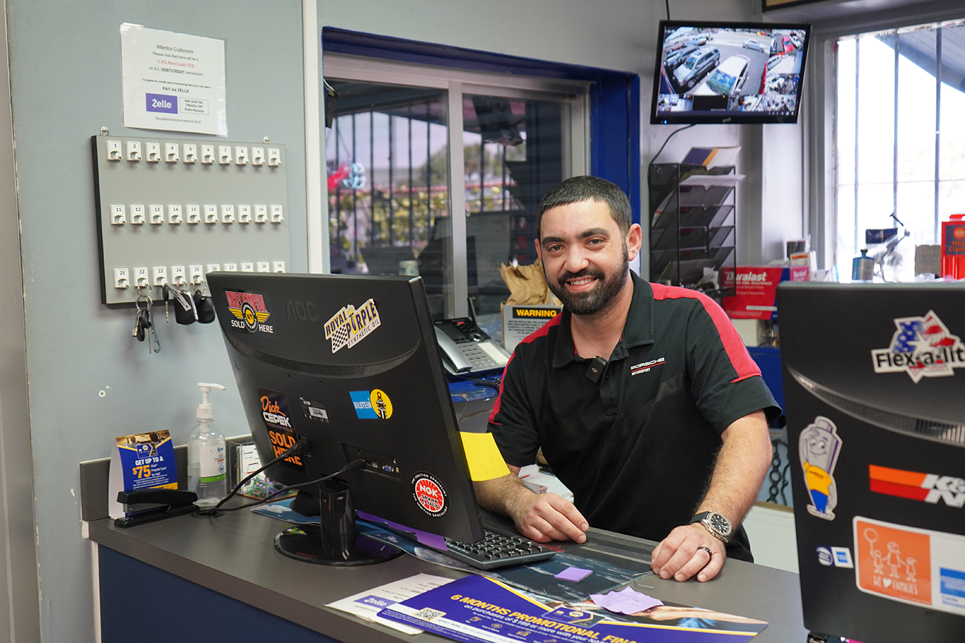 Service advisor at the front desk